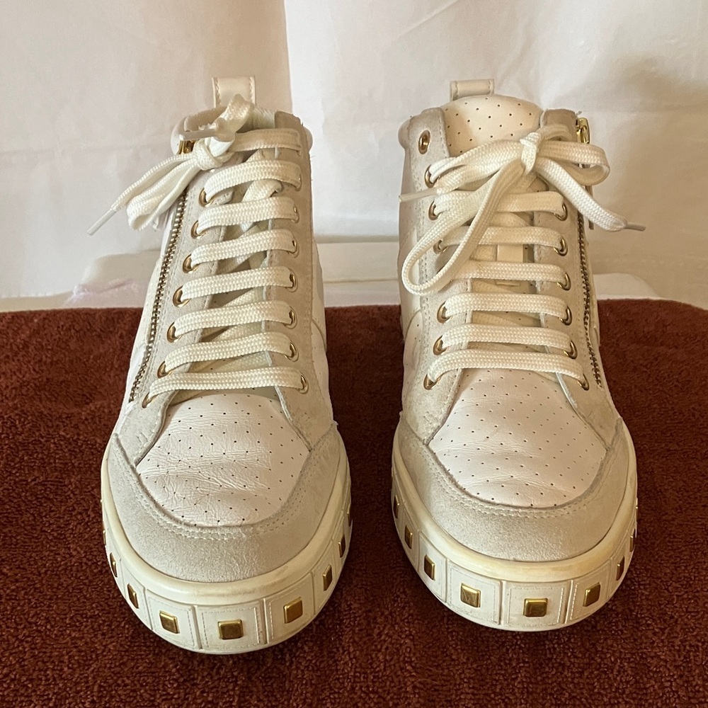 Geox Women’s D’Leu’G Sz 8 White w/gold decoration Lace up w/zipper sneakers